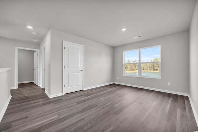 spare room featuring dark wood-type flooring