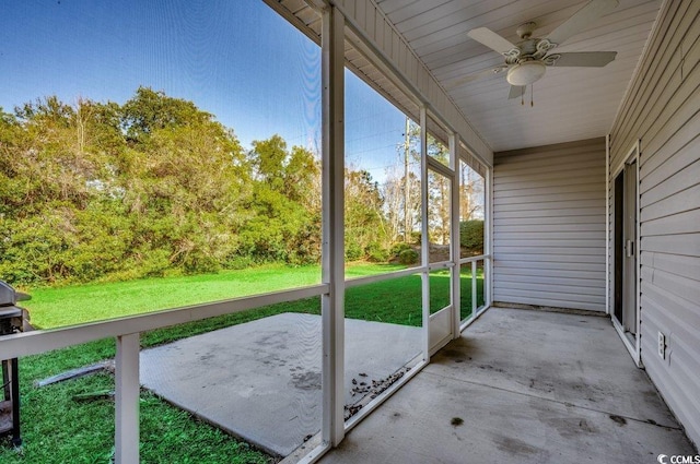 unfurnished sunroom with ceiling fan