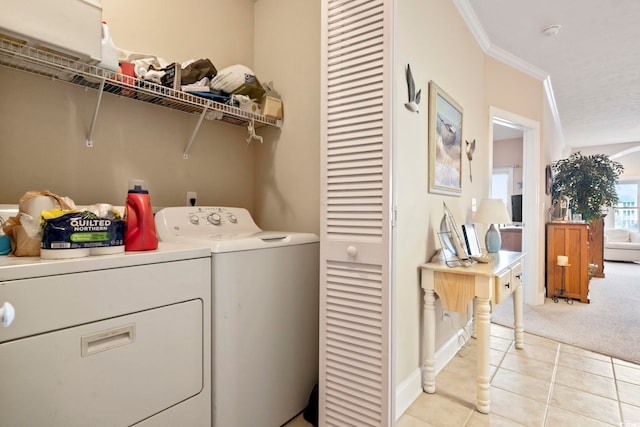 laundry area with crown molding, light carpet, and independent washer and dryer