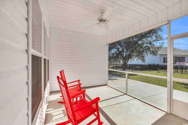 sunroom / solarium with a ceiling fan