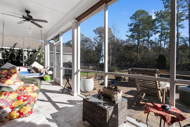 sunroom with ceiling fan