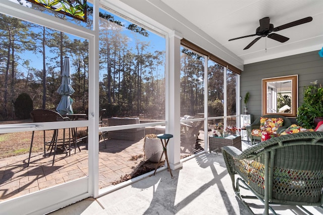 sunroom featuring ceiling fan