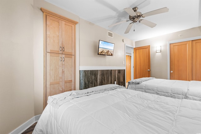 bedroom featuring ceiling fan