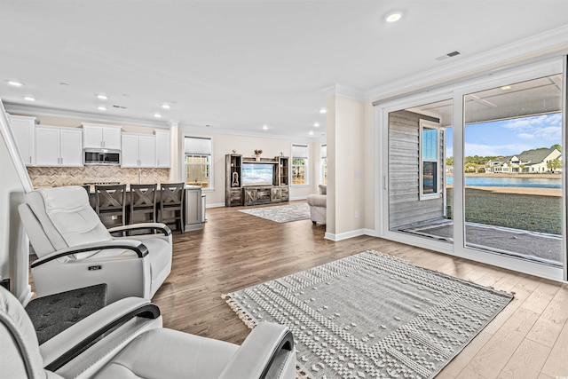 living room featuring light hardwood / wood-style floors and crown molding