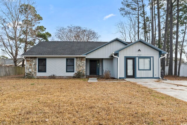 view of front of property with a front lawn