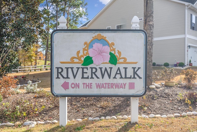 view of community / neighborhood sign