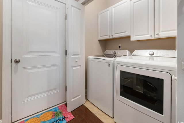 laundry room featuring cabinets, dark hardwood / wood-style floors, and independent washer and dryer