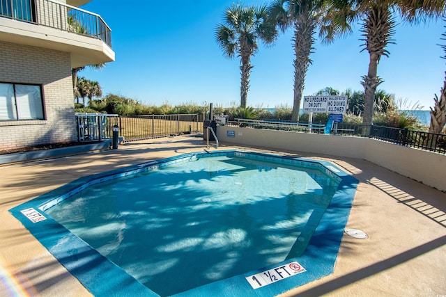 view of swimming pool