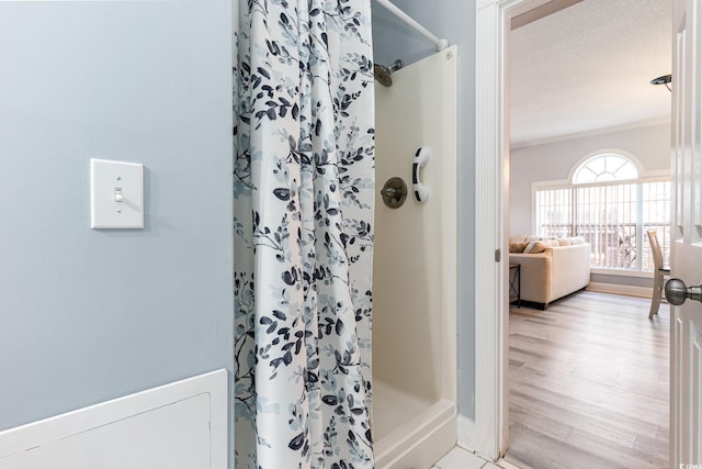 bathroom featuring curtained shower and crown molding