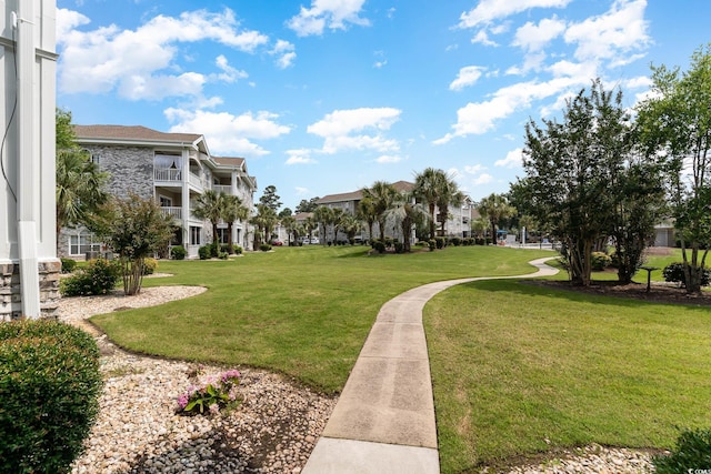 view of property's community featuring a lawn