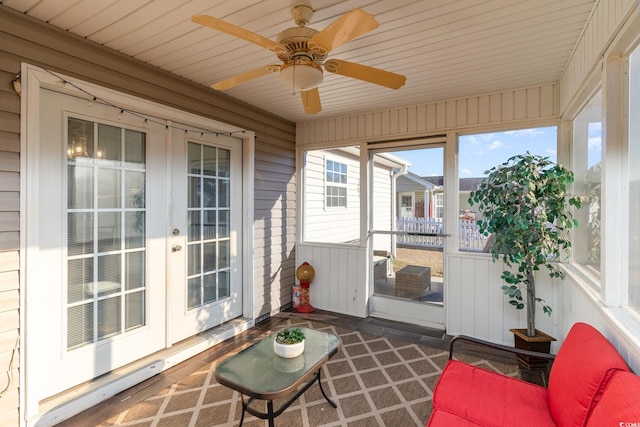 sunroom / solarium featuring ceiling fan