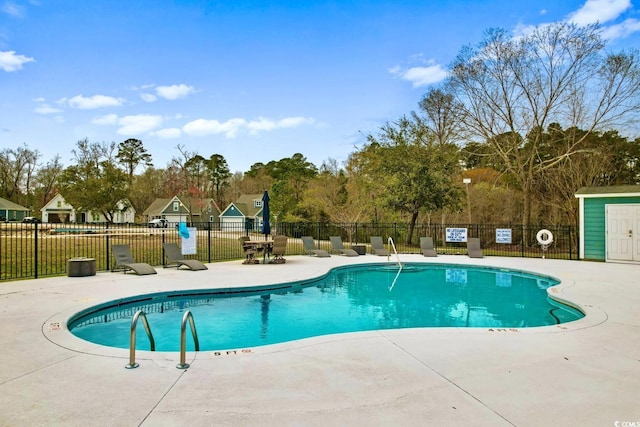 view of swimming pool featuring a patio