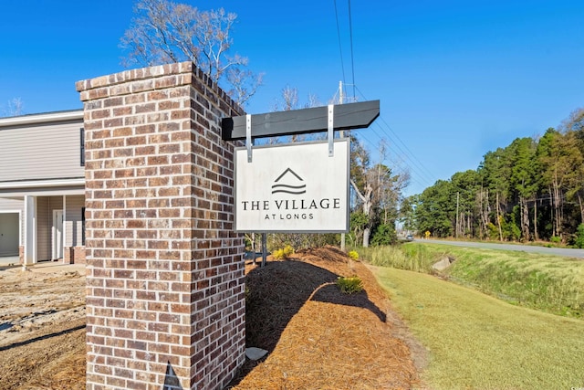 view of community / neighborhood sign