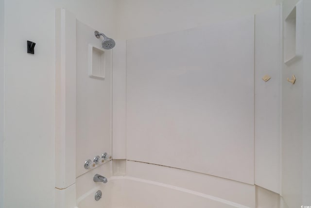 bathroom with tub / shower combination