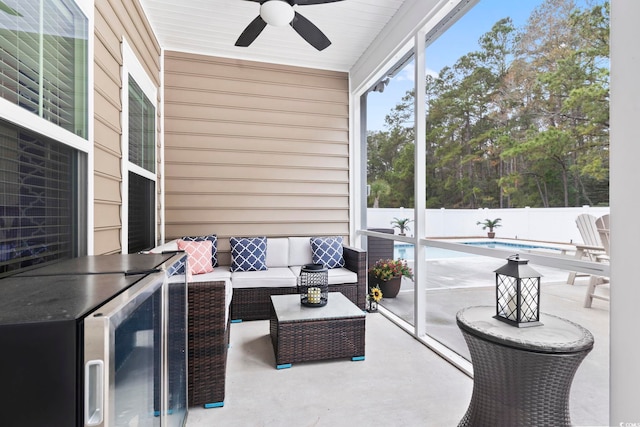 sunroom with ceiling fan