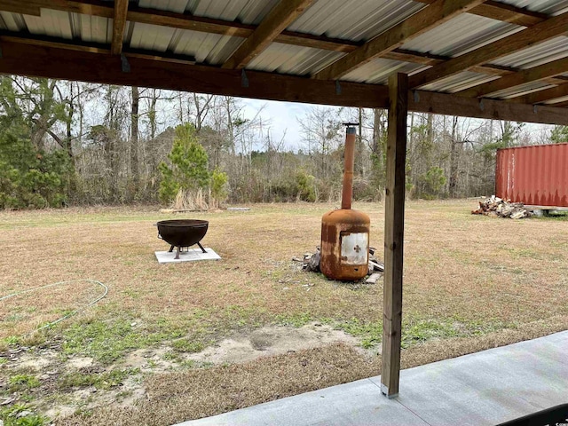 view of yard featuring an outdoor fire pit