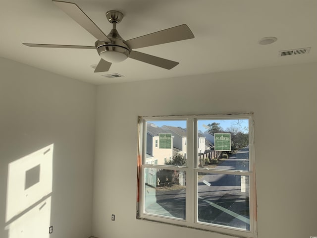 interior details with visible vents and a ceiling fan