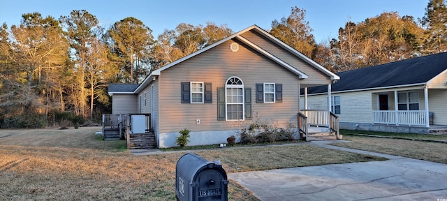 view of front of house featuring a front yard