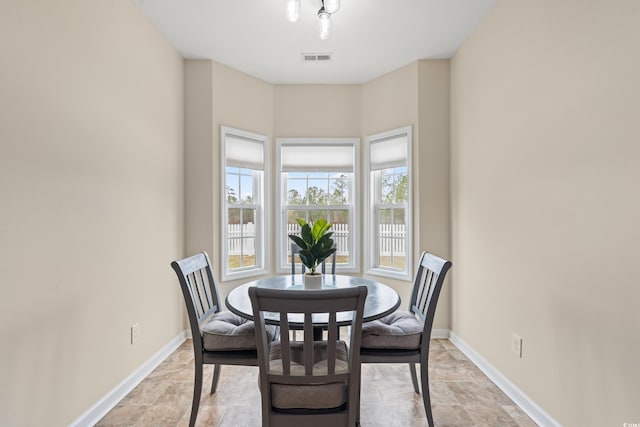 dining space with visible vents and baseboards