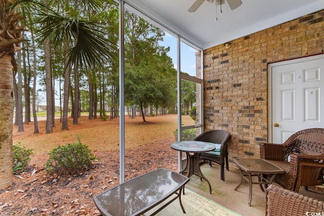 sunroom with ceiling fan