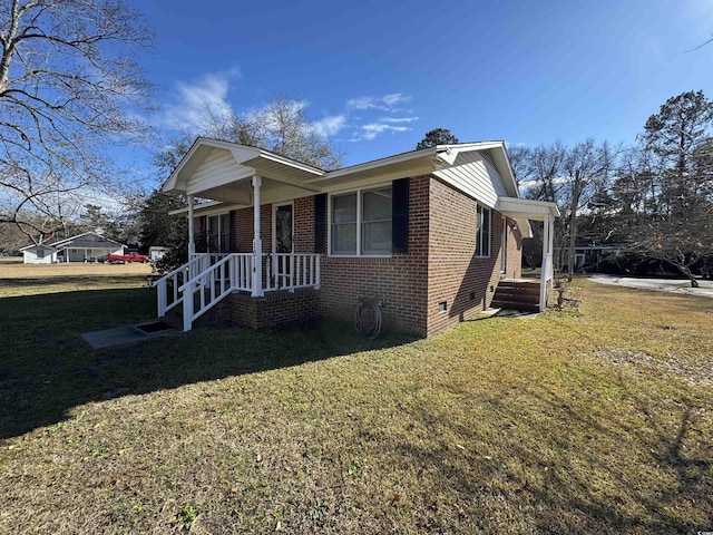 view of front of property with a front yard and covered porch