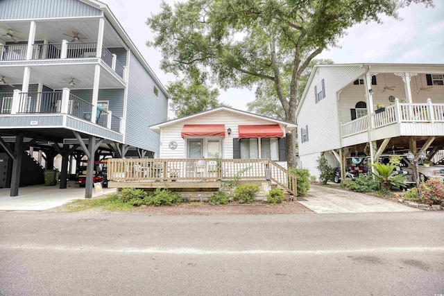 view of front facade with a carport