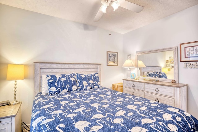 bedroom featuring ceiling fan and a textured ceiling