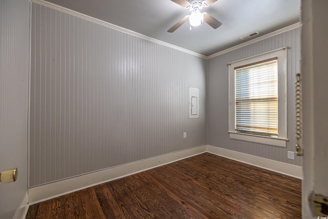 unfurnished room featuring dark wood-type flooring, ceiling fan, and crown molding