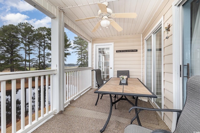 balcony featuring ceiling fan