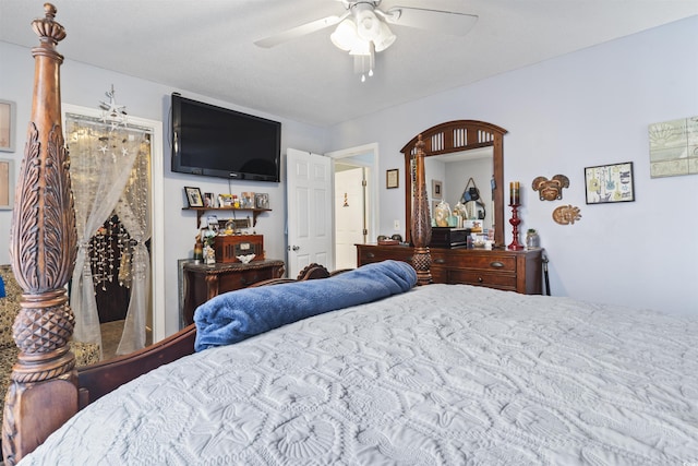 bedroom with ceiling fan