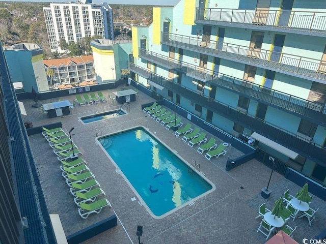 view of swimming pool