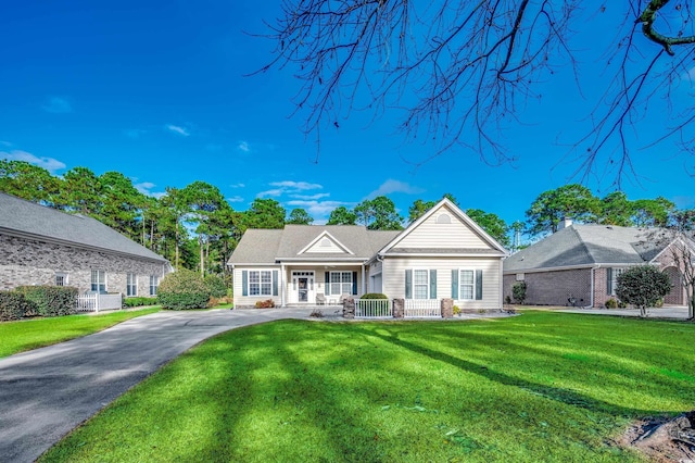 view of front facade featuring a front lawn and a porch