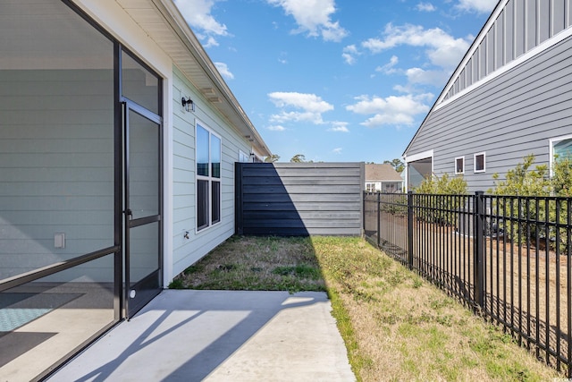 view of yard featuring a patio