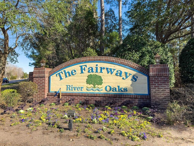 view of community / neighborhood sign