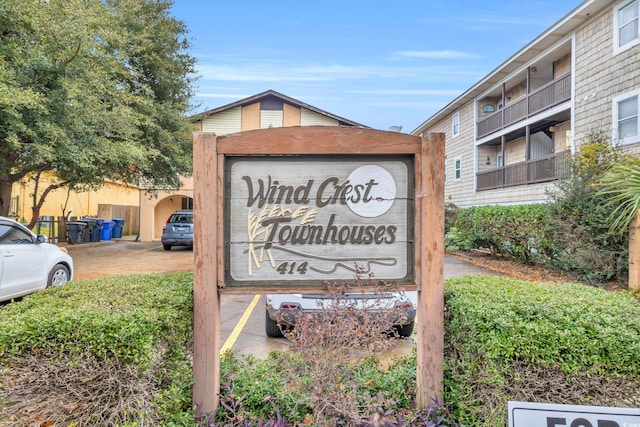 view of community / neighborhood sign