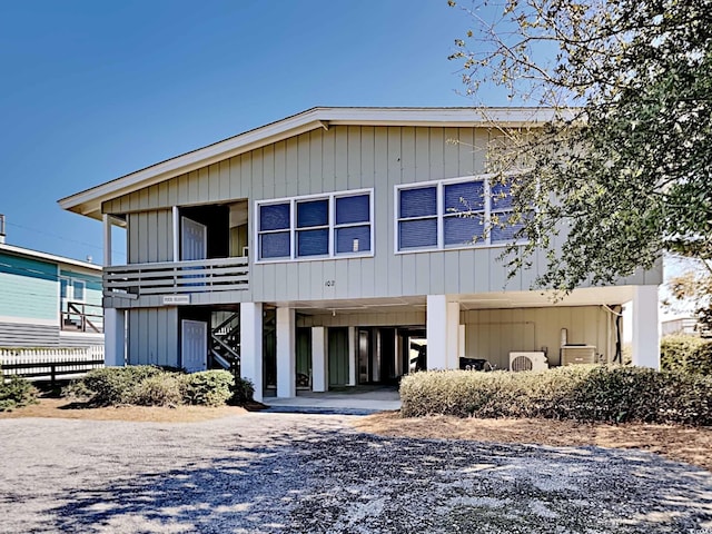 view of front of property featuring a carport