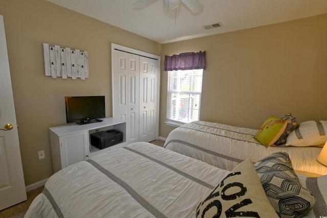 bedroom featuring carpet, ceiling fan, and a closet