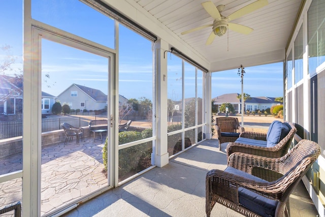 sunroom with ceiling fan