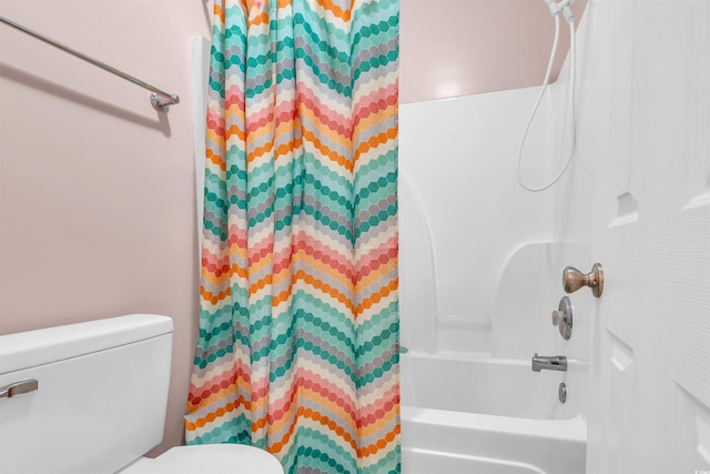 bathroom featuring toilet and shower / tub combo