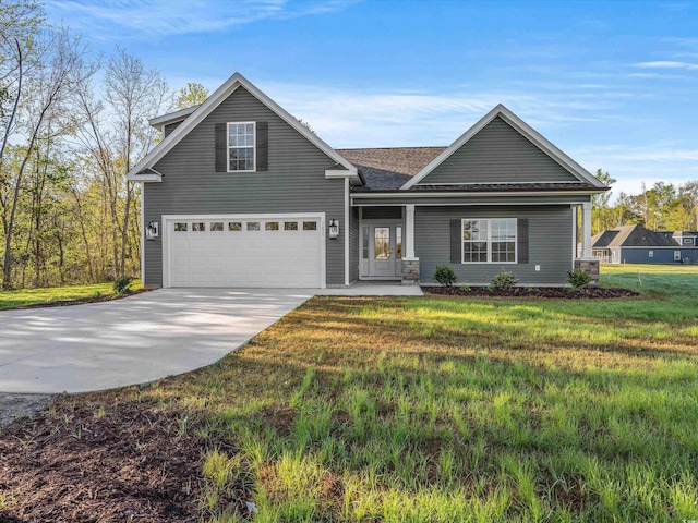 view of front facade featuring a garage and a front yard