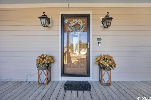 property entrance with covered porch