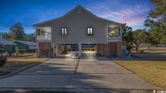 view of front of property featuring a carport