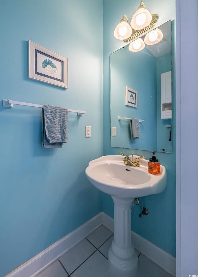 bathroom featuring baseboards and tile patterned floors