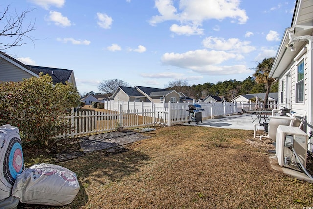 view of yard featuring a patio area