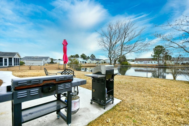 view of yard featuring a water view