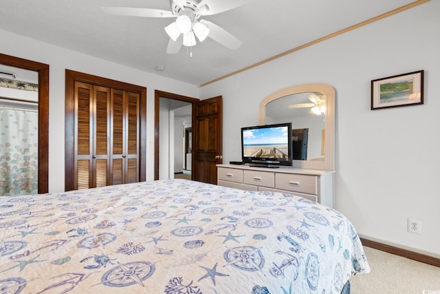 carpeted bedroom featuring ceiling fan, crown molding, and a closet