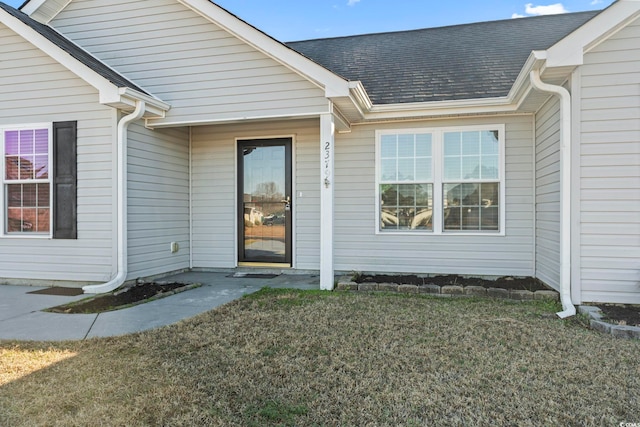 property entrance featuring a lawn