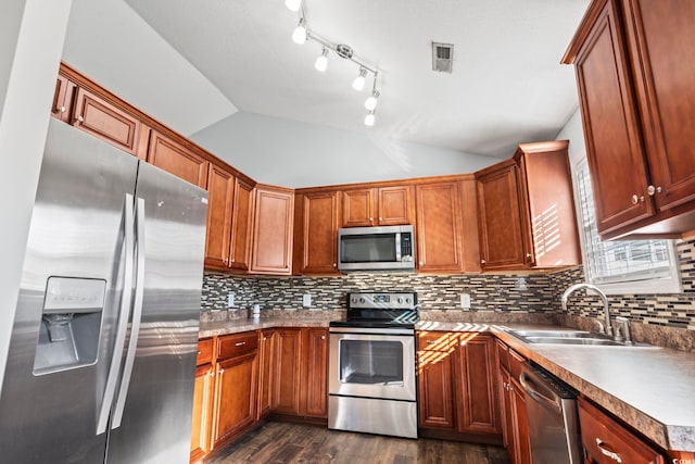 kitchen featuring stainless steel appliances, backsplash, dark wood-type flooring, lofted ceiling, and sink