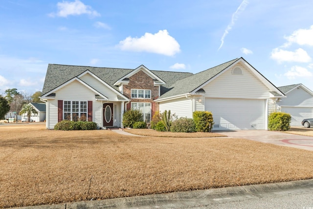 view of front facade featuring a garage and a front yard