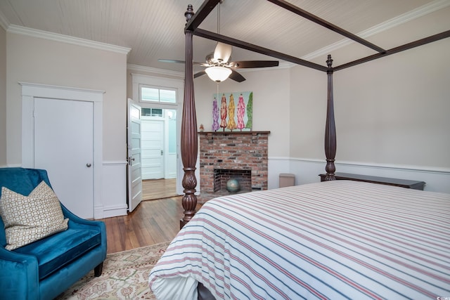 bedroom featuring ceiling fan, crown molding, and hardwood / wood-style floors